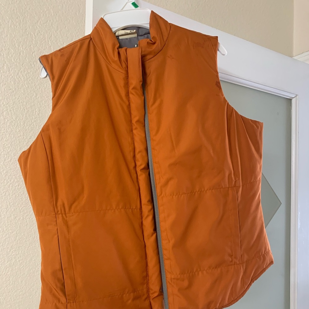 Levi’s Silvertab Vest In Burnt Orange Color